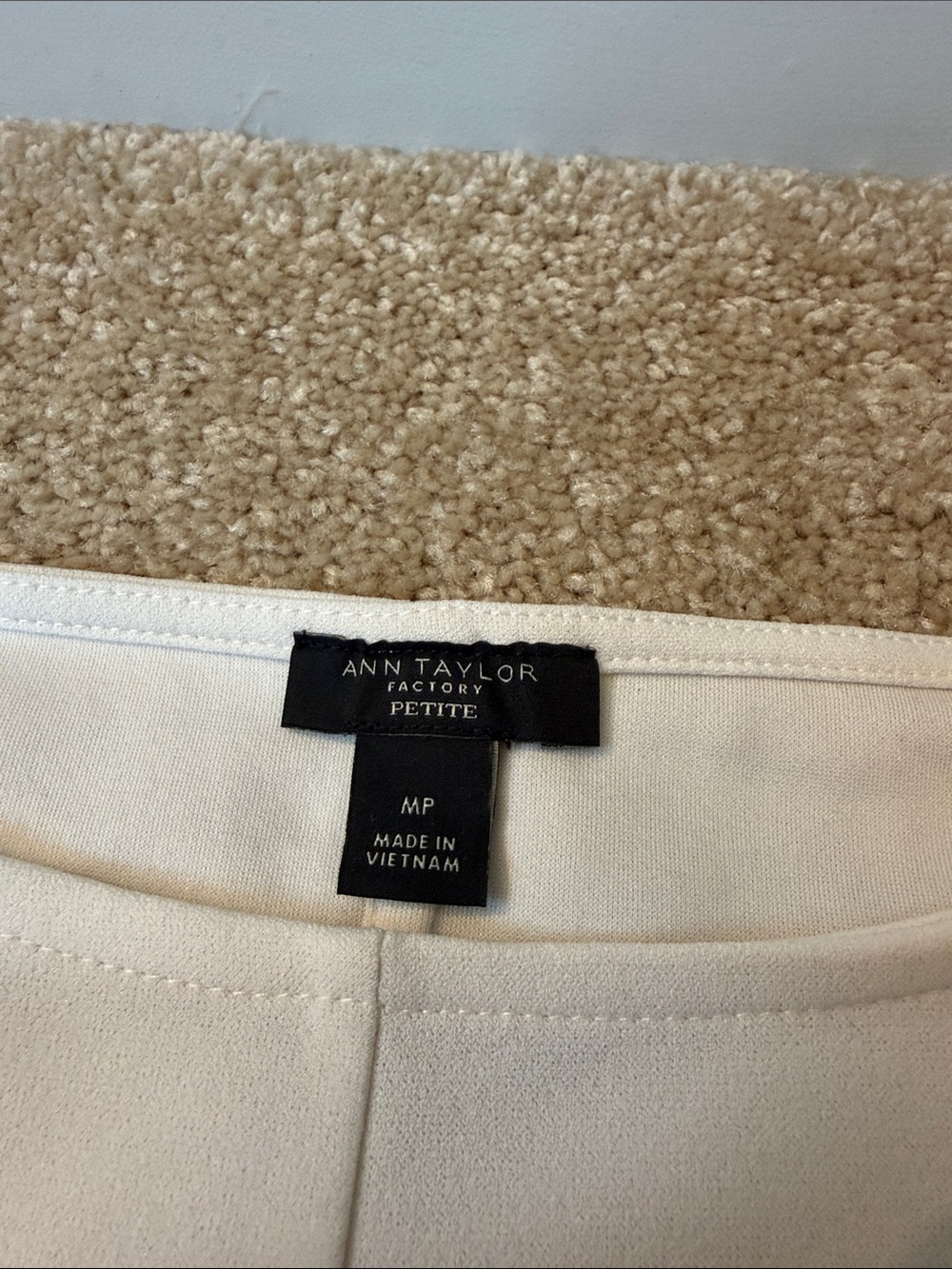 Ann Taylor Cream Sleeveless Tie-Back Tank Top - Picture 6 of 7